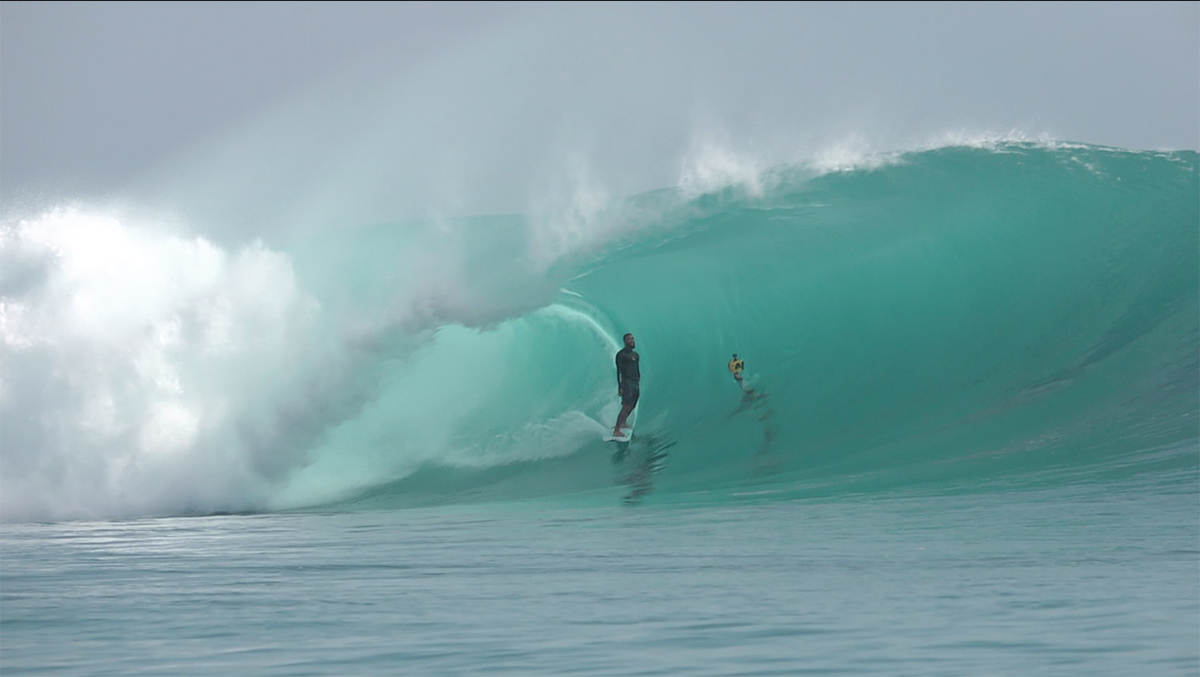 Com muita atitude, Franklin Serpa botou pra baixo no Swell do Muzza, o mais clássico dos últimos tempos na Indonésia | Crédito: Rowan Walker