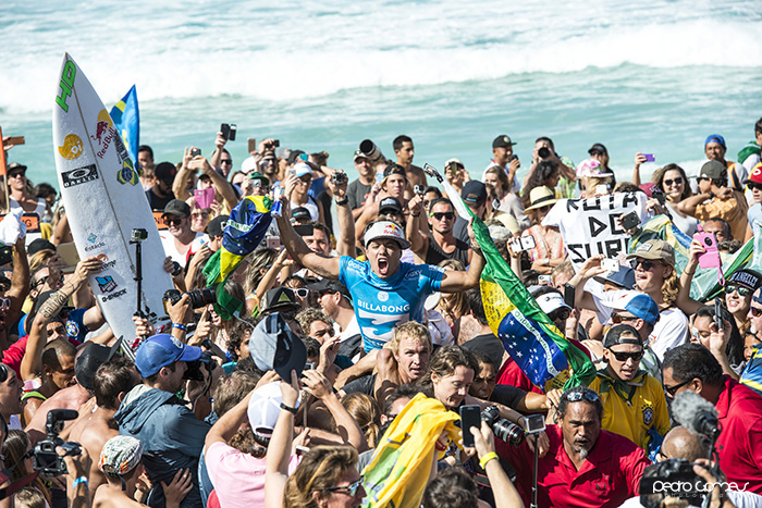 Adriano de Souza at Pipe Masters 17th DEC 2015 PED_7047 copy