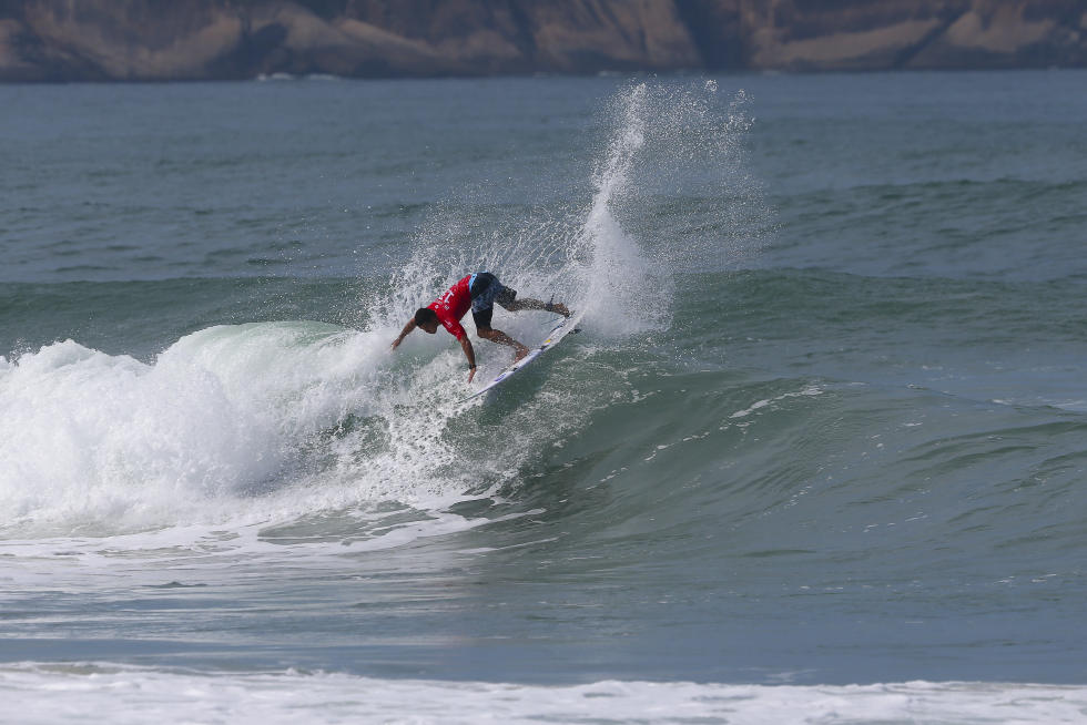 Adriano de Souza, escalado para a repescagem contra o baiano Bino Lopes no R2. Foto: WSL