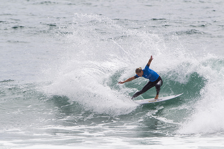 Stephanie Gilmore está nas semis do Hurley Pro Trestles. Foto: Rowland / WSL