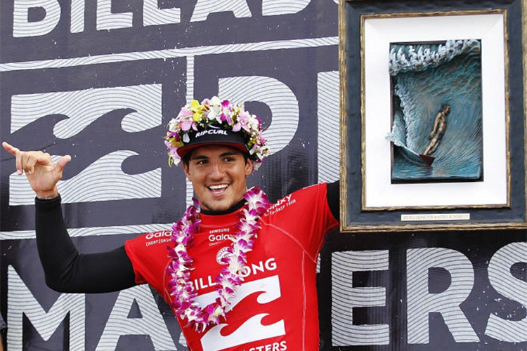 Medina, Pipe Master e Campeão Mundial, em 2014. Foto: Divulgação