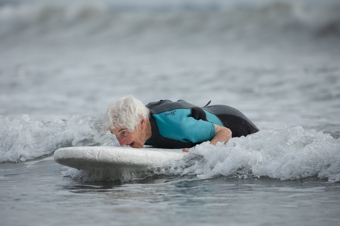 Nancy Meherne surfista 92 anos