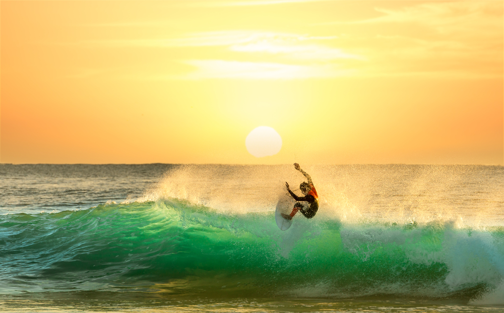 surf no nascer do sol