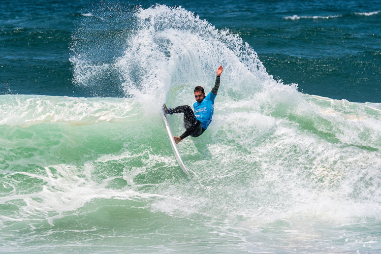 Brasileiro Lucas Silveira conquista QS3000 de Santa Cruz - Surf - Jornal  Record