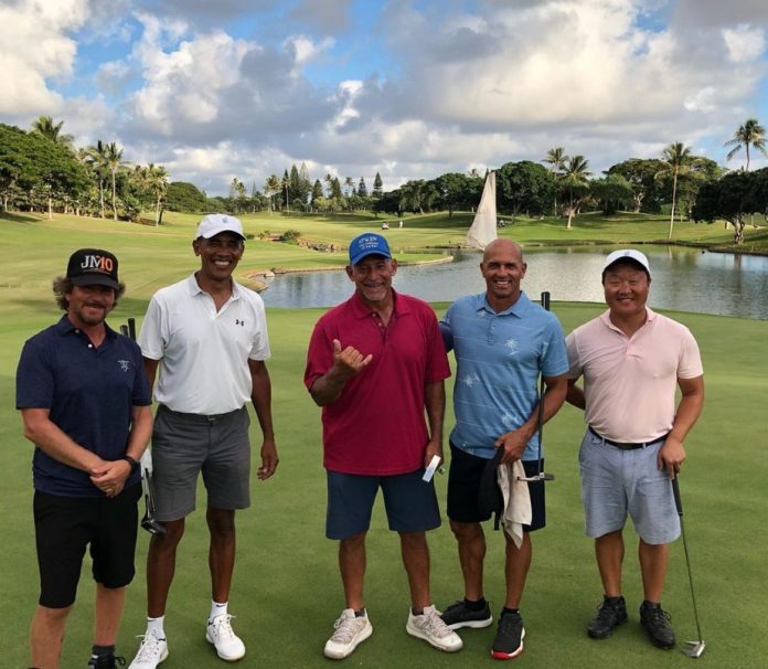 Kelly Slater, Barack Obama e Eddie Vedder jogam golfe no Havaí.