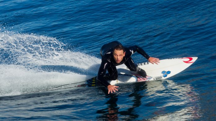 Surfista aos 40? Confira dicas para perder peso e surfe mais leve
