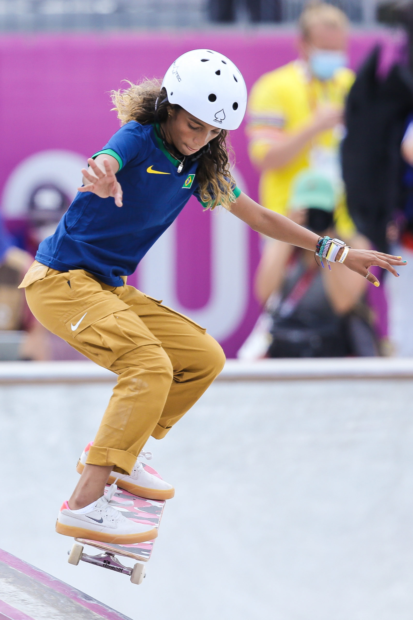A 'Fadinha Rayssa Leal' garantiu a prata para o Brasil no skate street