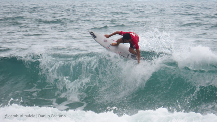 Diego Aguiar no primeiro dia de Hang Loose Surf Attack