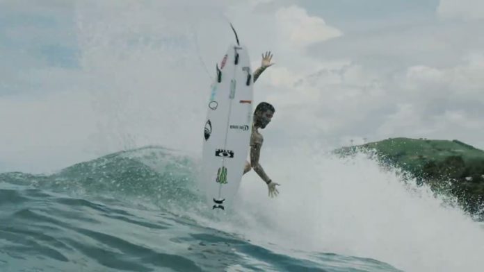 Filipe Toledo voando em freesurf! Assista ao vídeo de sessão do atual líder do ranking da WSL nas ondas de El Salvador