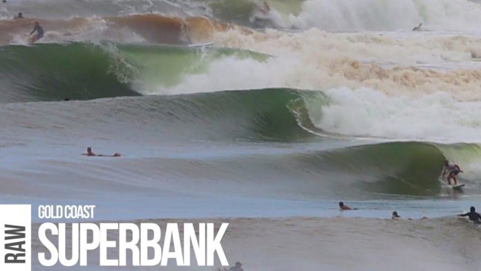 Assista à esta insana fábrica de ondas chamada Superbank