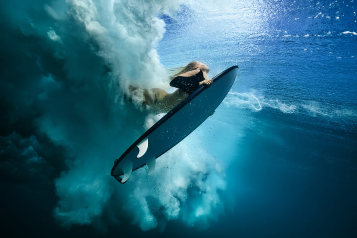 Descubra 10 benefícios incríveis do surf para sua saúde