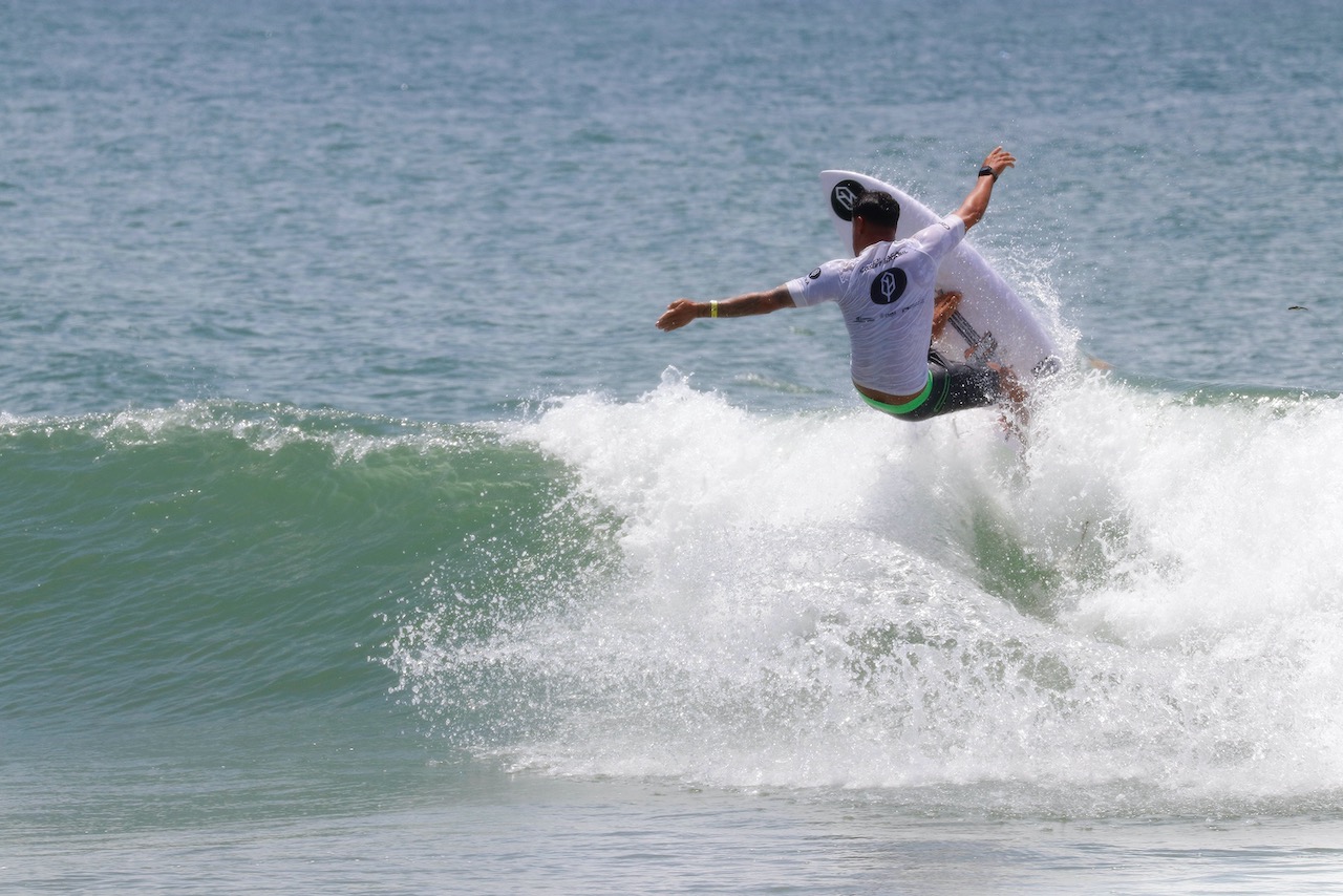 mulheres Taça Brasil de Surf Profissional
