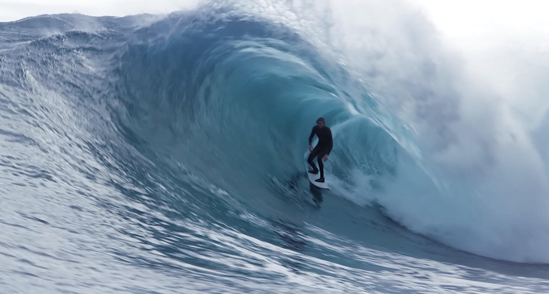 Vídeo: Torren Martyn encara Shipstern Bluff numa biquilha - SURF HARDCORE